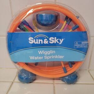 Sun & Sky Wigglin Water Sprinkler